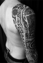tatouage tribal hommeS